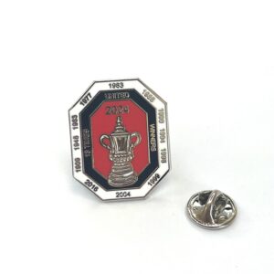 MAN UNITED 13 TIMES CUP WINNERS BADGE