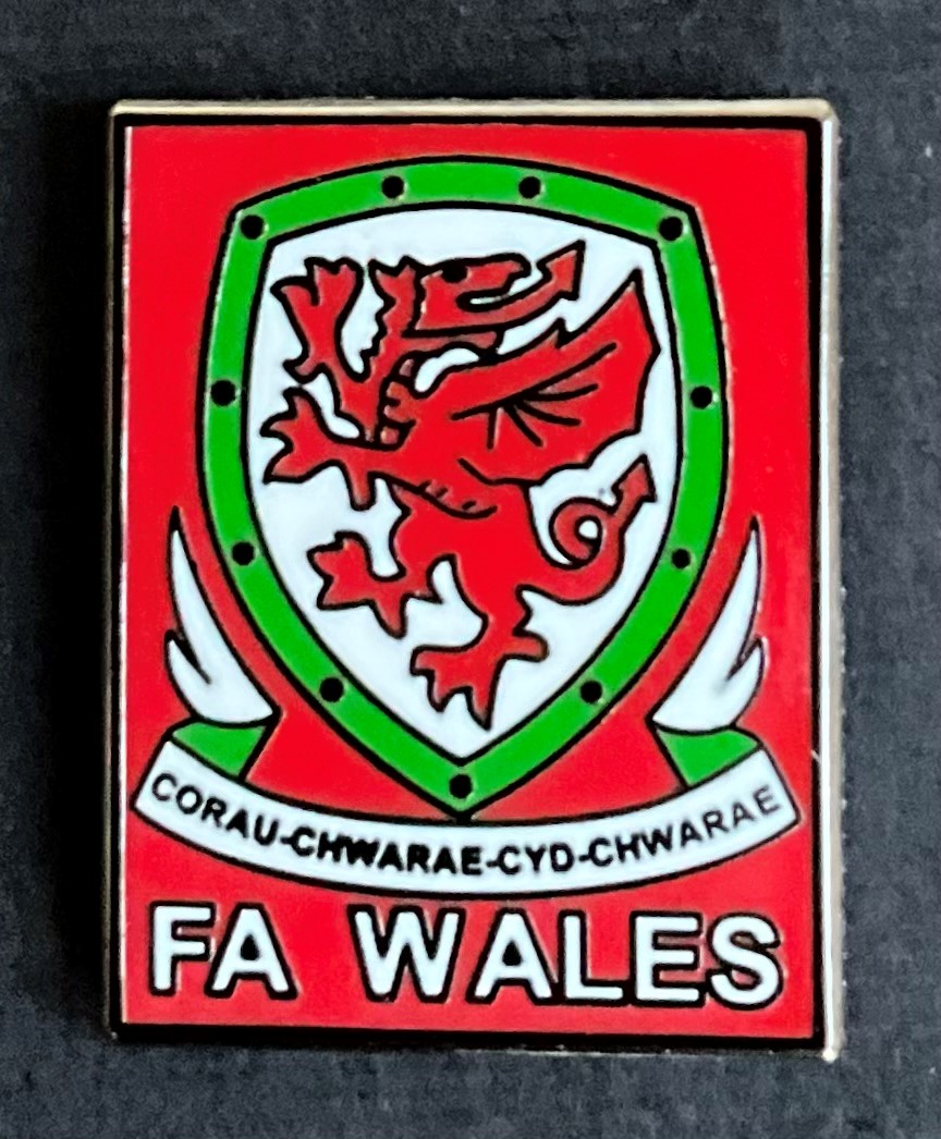 FA WALES FOOTBALL SOUVENIR ENAMEL PIN BADGE - The Badgeman Shop